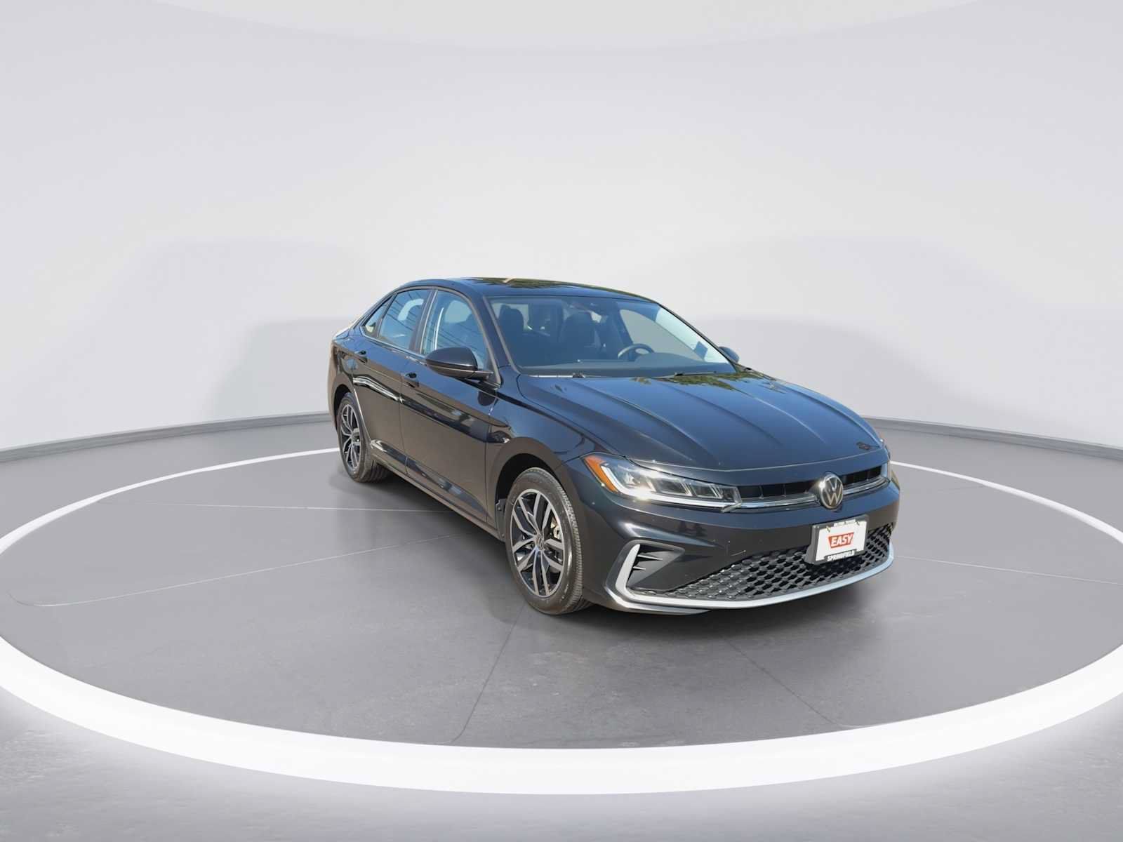 Used 2025 Volkswagen Jetta SE FWD image 2