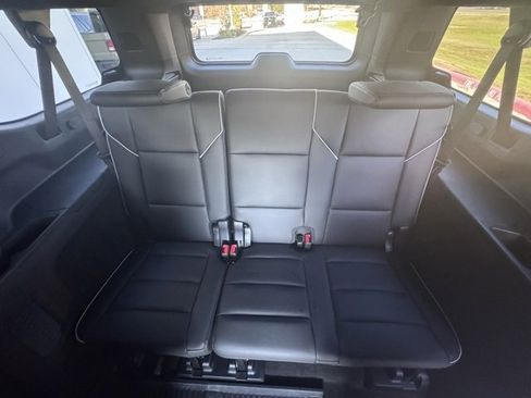 Used 2025 Cadillac Escalade ESV Sport w/ LPO, ONYX Package image 16