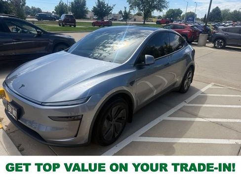 Used 2026 Tesla Model Y Long Range AWD/4WD image 1