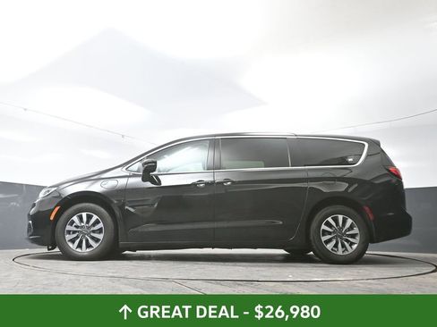 Used 2024 Chrysler Pacifica Select image 56