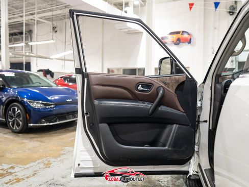 Used 2021 INFINITI QX80 Premium Select w/ All-Season Package image 43