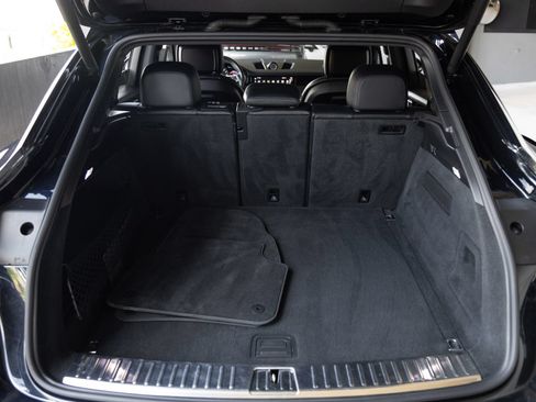 Certified 2023 Porsche Cayenne Coupe AWD/4WD image 29