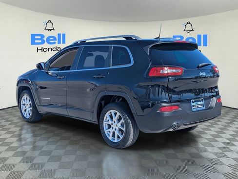 Used 2018 Jeep Cherokee Latitude Plus w/ Comfort/Convenience Group image 3