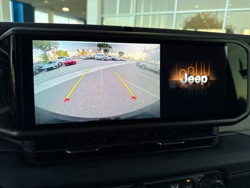 Used 2025 Jeep Wrangler Unlimited Sahara w/ Safety Group image 19