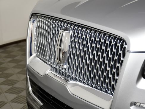 Used 2023 Lincoln Navigator L Reserve AWD/4WD image 11