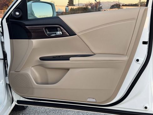 Used 2017 Honda Accord EX-L image 23