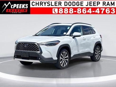 Used 2022 Toyota Corolla Cross XLE w/ Convenience Package FWD image 1