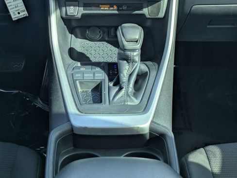 Used 2020 Toyota RAV4 LE FWD image 19