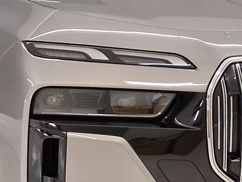 Certified 2023 BMW i7 xDrive60 AWD/4WD image 9
