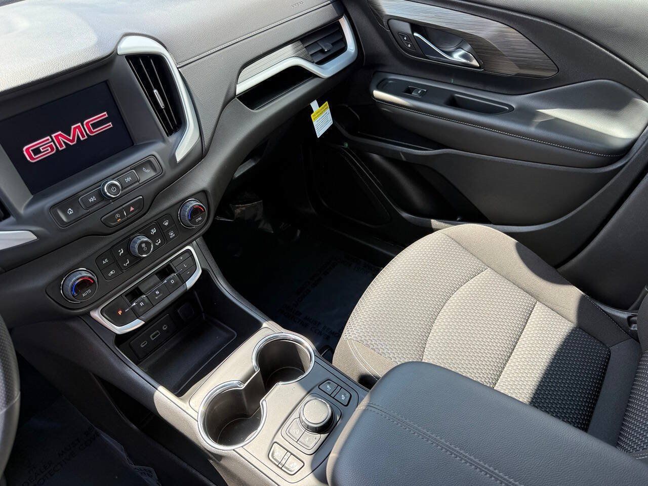 Used 2023 GMC Terrain SLE w/ Driver Convenience Package AWD/4WD image 14