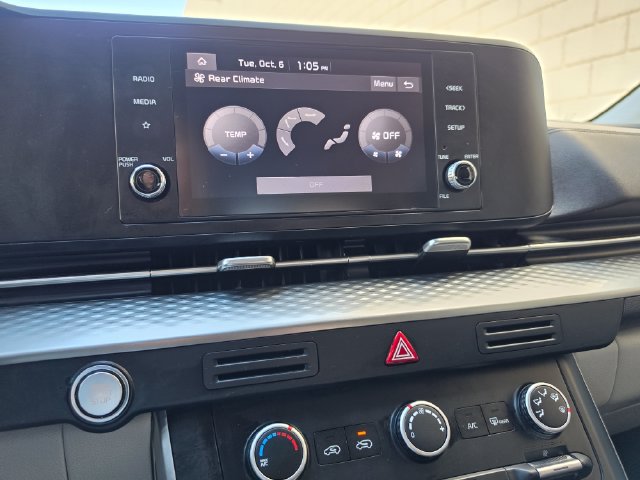 Used 2022 Kia Carnival LX FWD image 45