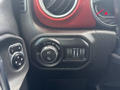 Used 2020 Jeep Gladiator Rubicon AWD/4WD image 29