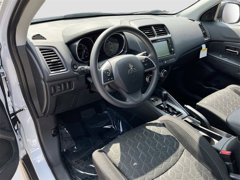 Used 2025 Mitsubishi Outlander Sport ES image 9