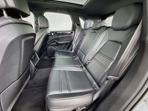 Certified 2023 Porsche Cayenne AWD/4WD image 23