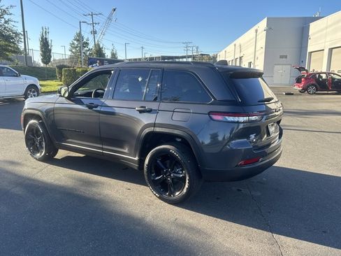 Certified 2025 Jeep Grand Cherokee Altitude image 7