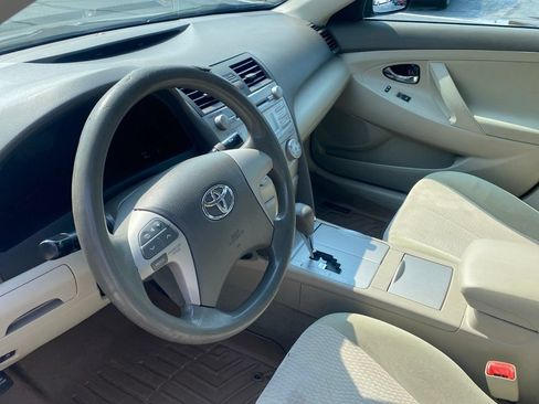 Used 2011 Toyota Camry LE FWD image 12