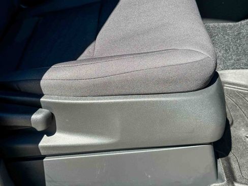 Used 2024 Nissan Frontier S image 21