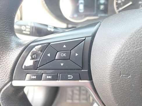 Used 2020 Nissan Versa SV w/ Trunk Package image 19