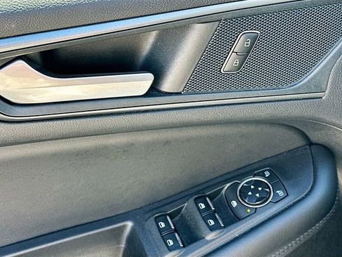 Used 2024 Ford Edge SE w/ Black Appearance Package image 17