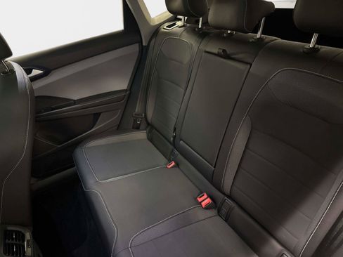 Certified 2024 Volkswagen Taos SE image 11