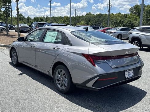 Certified 2025 Hyundai Elantra Hybrid w/ Cargo Package FWD image 5