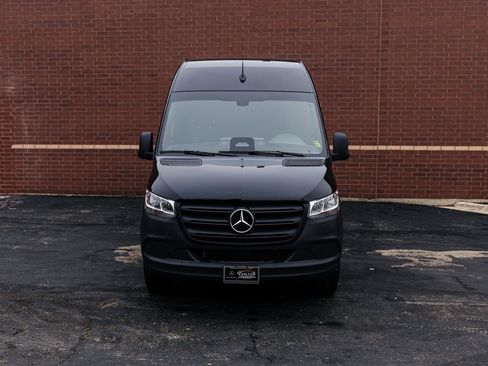 Used 2025 Mercedes-Benz Sprinter 2500 image 2