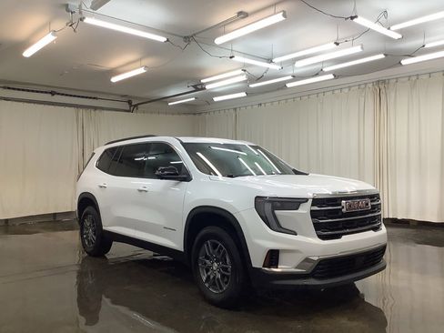 Used 2025 GMC Acadia Elevation image 4