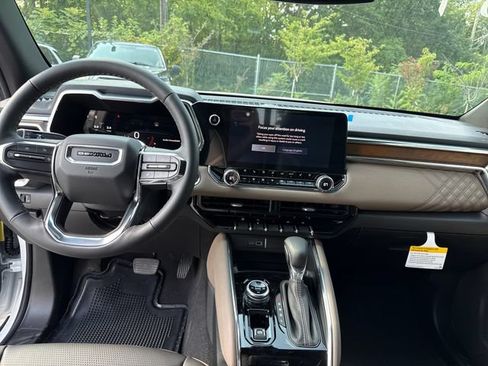 New 2026 GMC Canyon Denali w/ LPO, Black Badging Package AWD/4WD image 15