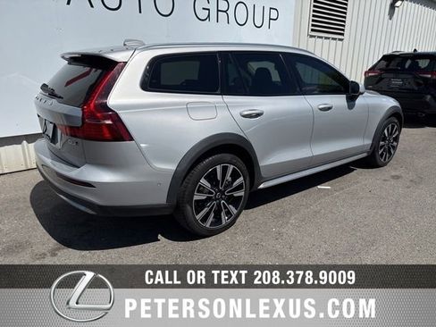 Used 2024 Volvo V60 B5 Cross Country Ultimate AWD/4WD image 4