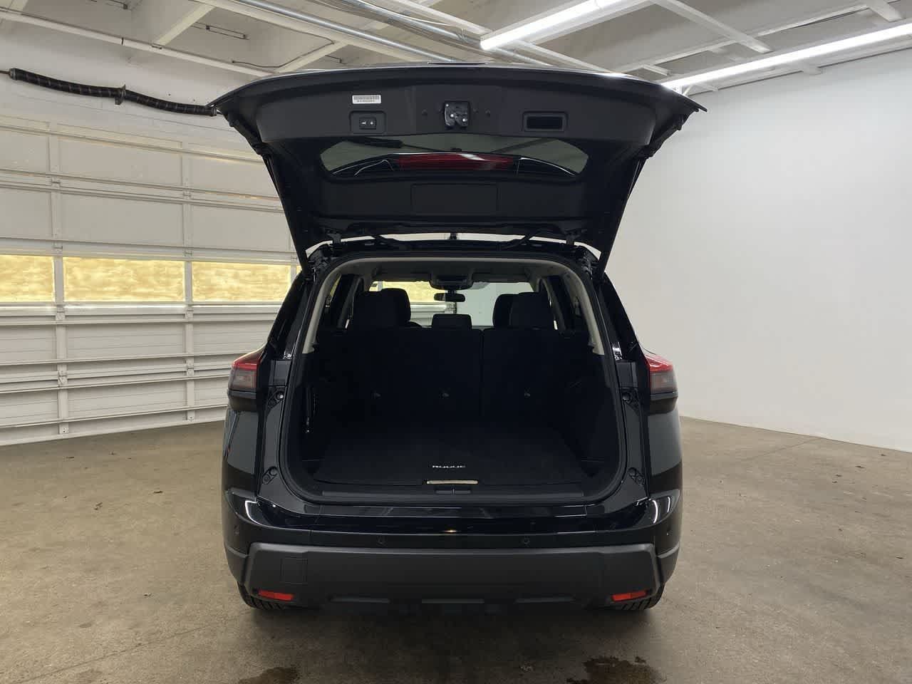 Used 2025 Nissan Rogue SV AWD/4WD image 28