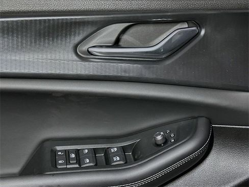 New 2025 Jeep Grand Cherokee L Altitude image 12