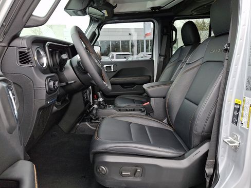 Used 2024 Jeep Wrangler Sahara w/ Safety Group image 14