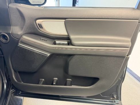 Used 2025 Ford Expedition Active AWD/4WD image 35