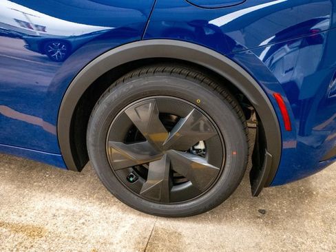 New 2026 Toyota Prius Plug-In Hybrid FWD image 6