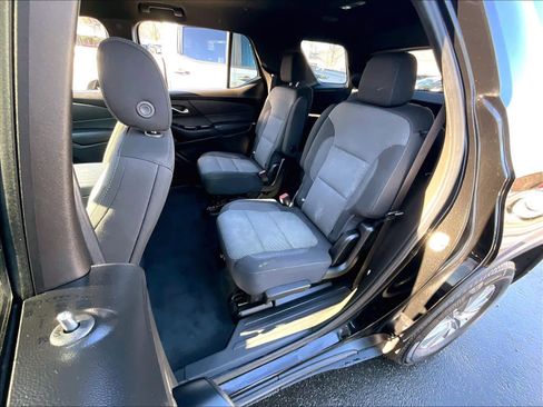 Used 2023 Chevrolet Traverse LT w/ Rear Camera Mirror Package image 15