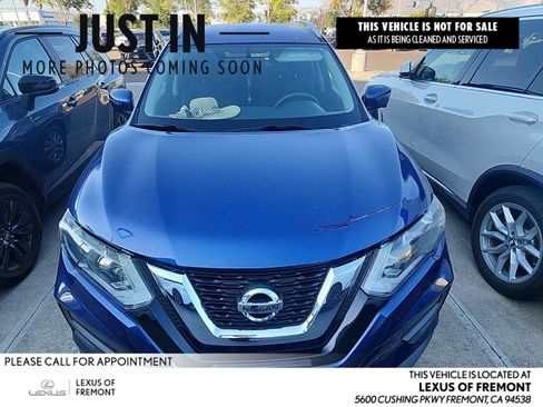Used 2017 Nissan Rogue SV w/ SV Premium Package FWD image 1