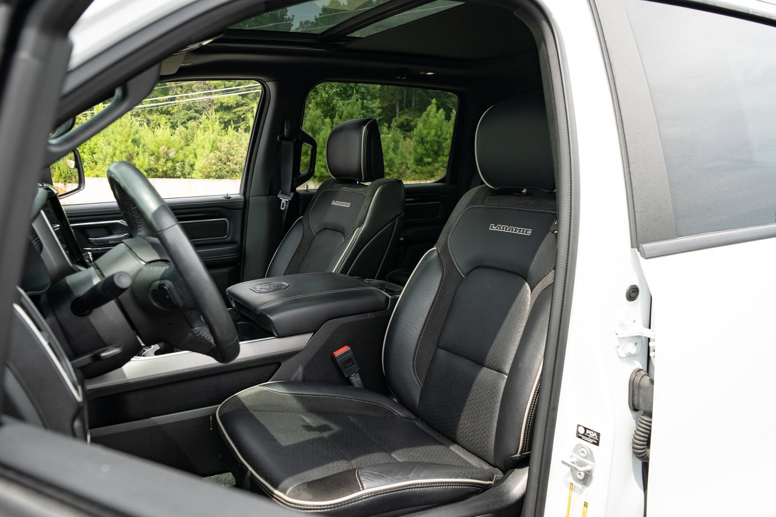 Used 2022 RAM 1500 Laramie AWD/4WD image 15