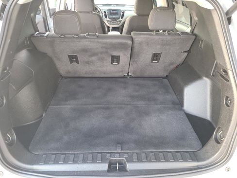 Used 2021 Chevrolet Equinox LT w/ Driver Convenience Package image 17