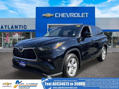 Used 2023 Toyota Highlander LE