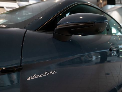 New 2025 Porsche Taycan image 14