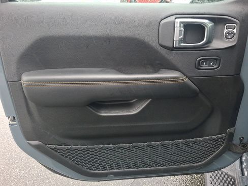 Used 2025 Jeep Wrangler Unlimited Sahara image 11