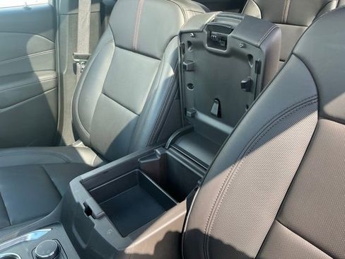 Used 2023 Chevrolet Traverse RS image 33