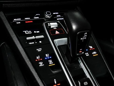 Used 2022 Porsche Cayenne Platinum Edition image 31