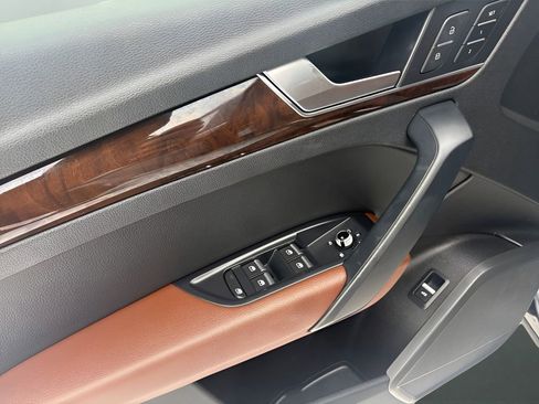 Used 2018 Audi Q5 2.0T Premium Plus w/ Premium Plus Package image 11