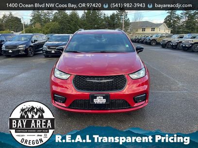 New 2026 Chrysler Pacifica Select w/ S Appearance Package