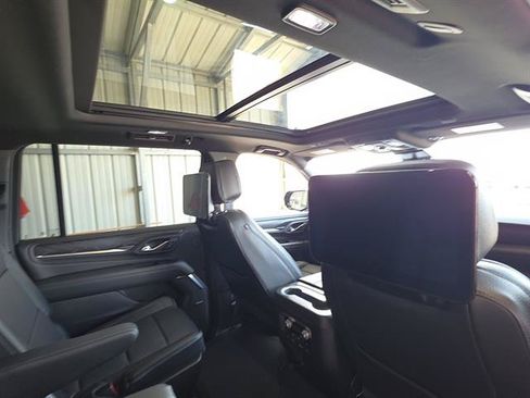 Used 2024 GMC Yukon XL Denali w/ Denali Reserve Package RWD image 16