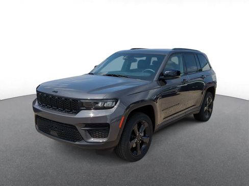 Used 2023 Jeep Grand Cherokee Altitude AWD/4WD image 4