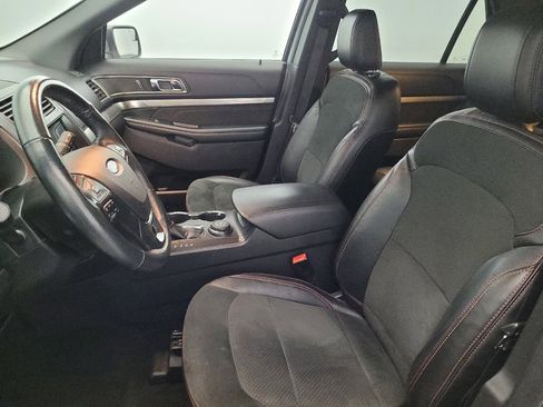 Used 2018 Ford Explorer XLT w/ Equipment Group 202A image 17