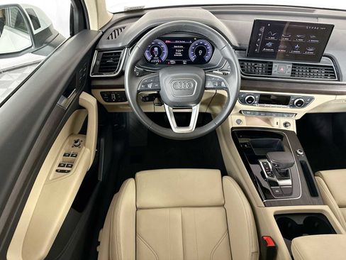 Used 2024 Audi Q5 e Premium w/ Convenience Package image 21