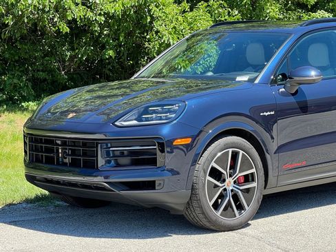 Certified 2025 Porsche Cayenne S AWD/4WD image 12